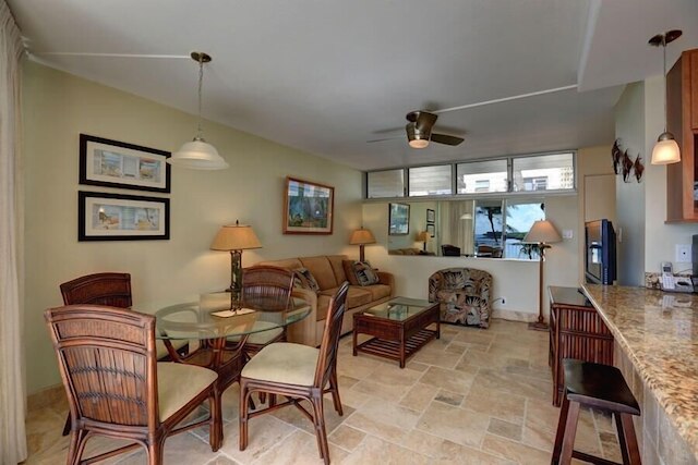 カマオレ ナル #405 2 ベッドルーム コンド