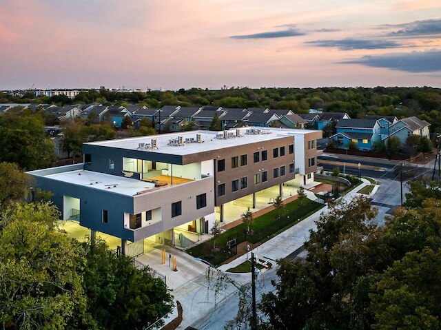 アップステイ！ニュー レノス スペーシャス アパートメント ニア ソコ