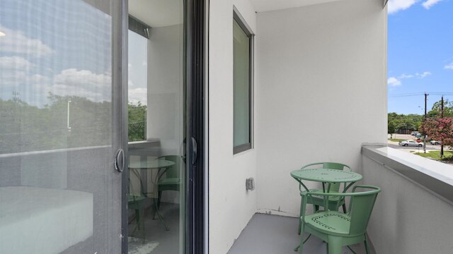 アップステイ！ニュー レノス スペーシャス アパートメント ニア ソコ