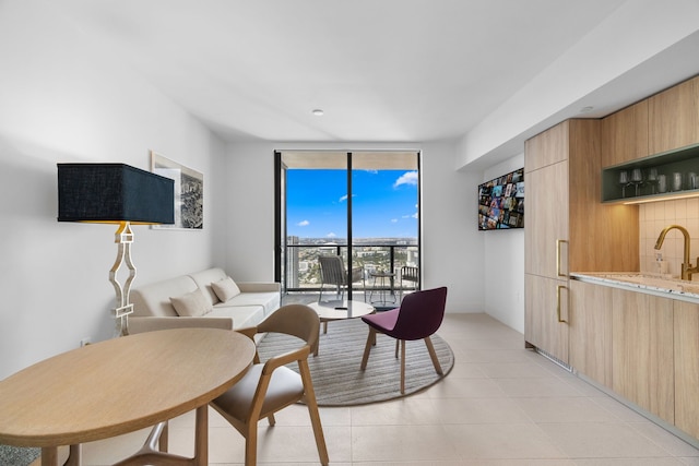 プライム シティ ロケーション ラグジュアリー コンド