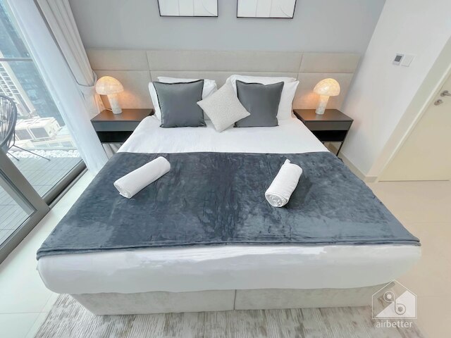 バージクラウン ラグジュアリー 3ベッドルーム バルコニー & ビュー