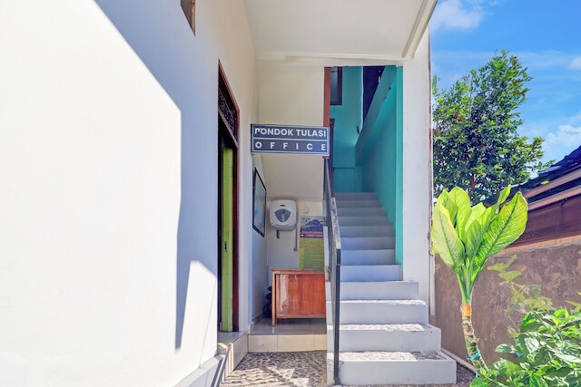 ホテル オ ポンドク トゥラシ ホステル ニア モンキー フォレスト