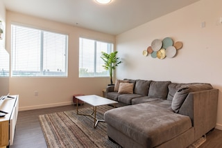 サンタアナ ディライトフル 4 ベッドルーム ハウス