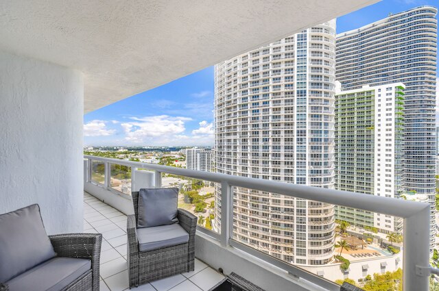 アンフォーゲッタブル ウォーターサイド ネクスト トゥ アート バーゼル コンテクスト