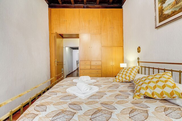 スパニッシュ ステップス スペーシャス アパートメント