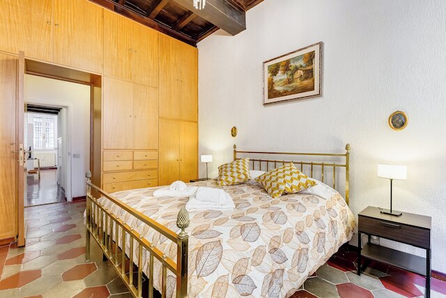 スパニッシュ ステップス スペーシャス アパートメント