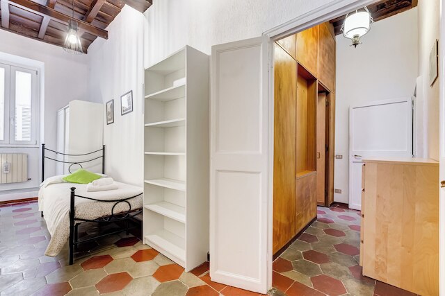 スパニッシュ ステップス スペーシャス アパートメント