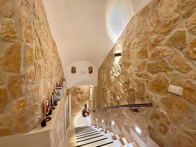 ウィンドウ イン ザ ストーン ナポリ