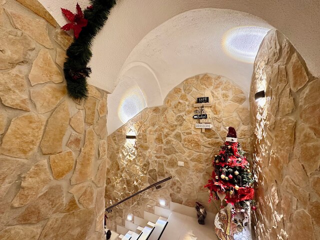 ウィンドウ イン ザ ストーン ナポリ