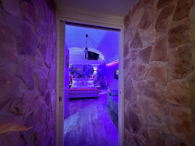 ウィンドウ イン ザ ストーン ナポリ