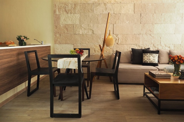 ミラドール プーシキン バイ ザ ローカル ウェイ