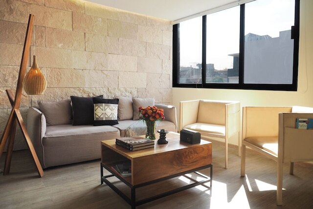 ミラドール プーシキン バイ ザ ローカル ウェイ