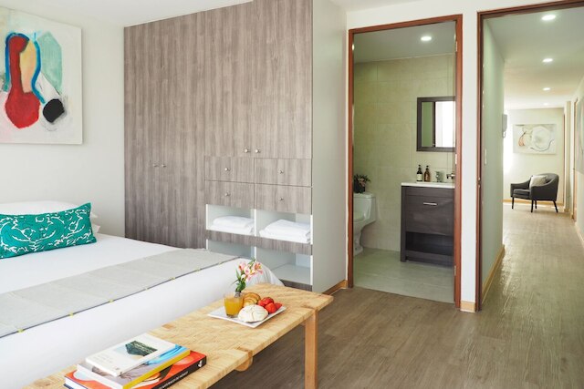 バルコネス デ プーシキン バイ ザ ローカル ウェイ