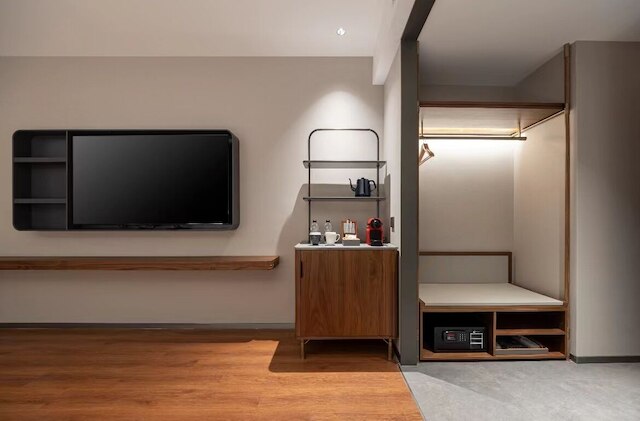 UC by Hyatt West Railway St Hotel