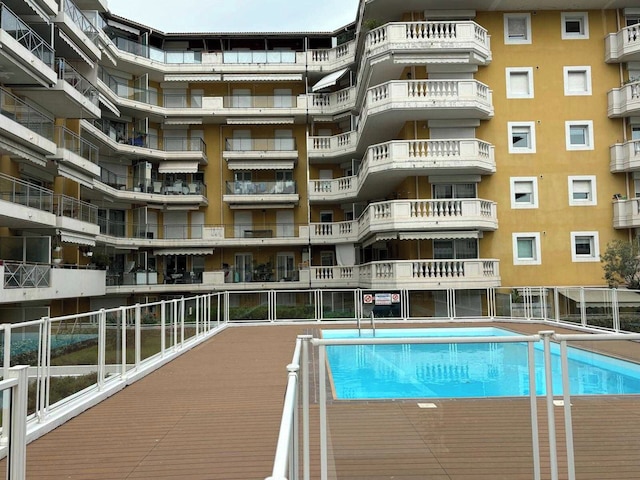 チャーミング スタジオ ウィズ バルコニー & プール - ハート オブ ニース