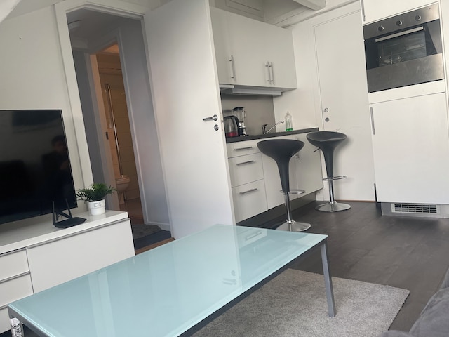 ロケーテッド アット ハート オブ シティ センター