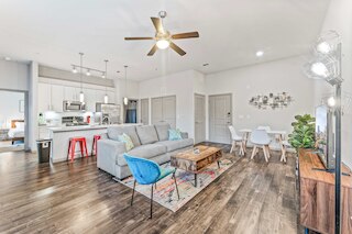 コージー 2 ベッドルーム スイート クローズ トゥ ダウンタウン ウィズ ファスト WiFi