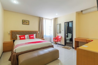 ホテル O スラバヤ シティ センター ニア ウォノクロモ ステーション