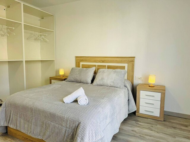 ブライト アパートメント ニア グラナダ センター