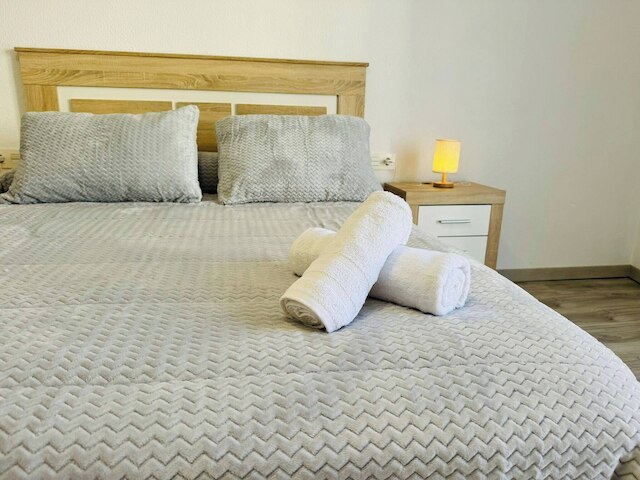 ブライト アパートメント ニア グラナダ センター