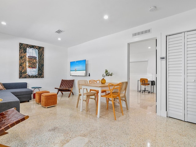 フレッシュ モダン ウィズ プール オアシス