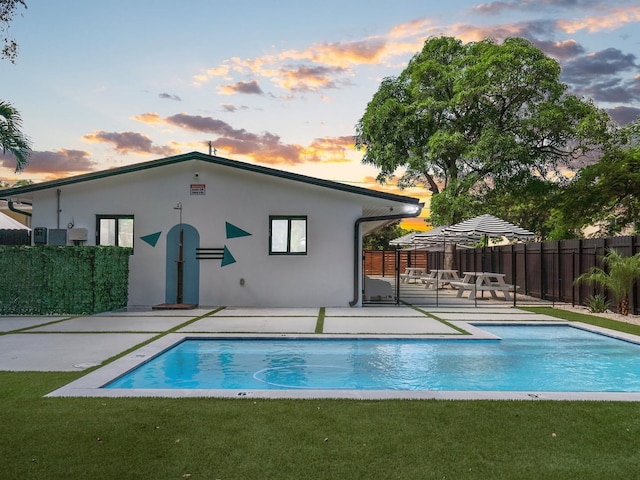 フレッシュ モダン ウィズ プール オアシス