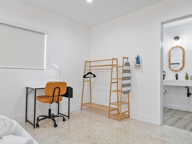 フレッシュ モダン ウィズ プール オアシス