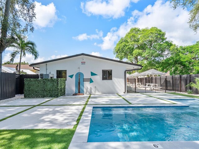 マイアミ ステイ ウィズ プール ラグジュアリー