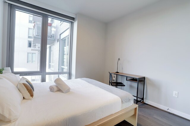 スタイリッシュ アパートメント ステップス フロム ザ メトロ