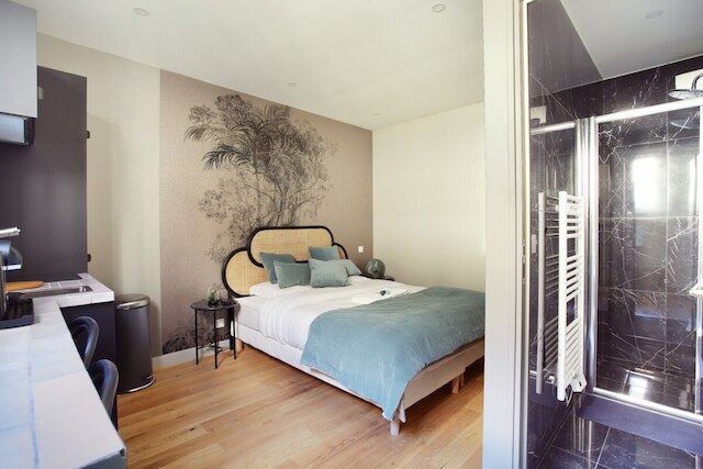 スタジオ ウィズ エアコン センター オブ パリ