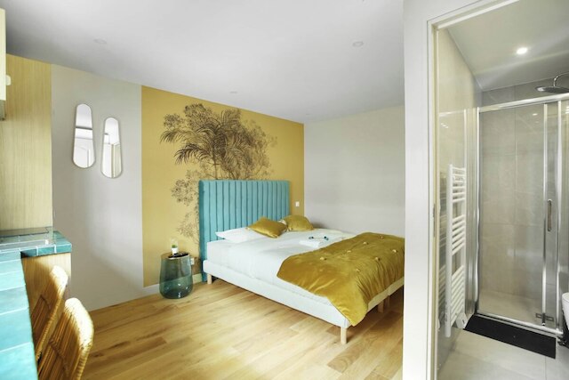 チャーミング & ニュー スタジオ センター オブ パリ