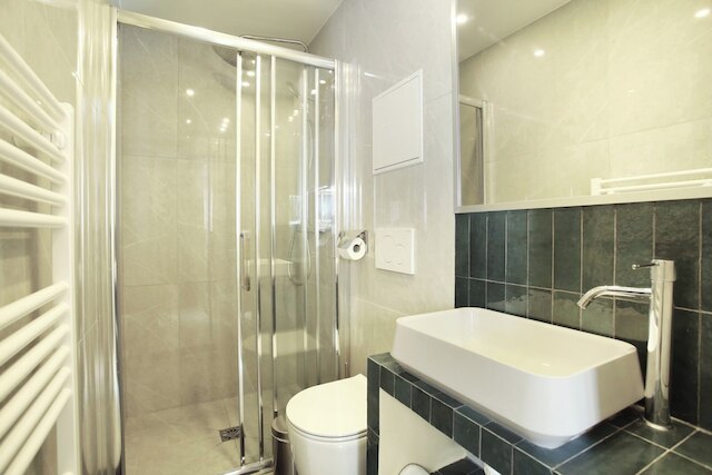 チャーミング & ニュー スタジオ センター オブ パリ