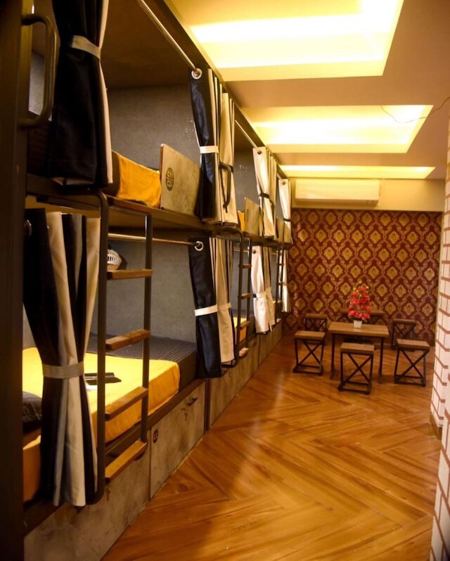 ゴールームゴー チャリャナ ホテル & ドーミトリー