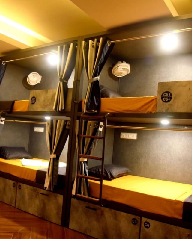 ゴールームゴー チャリャナ ホテル & ドーミトリー