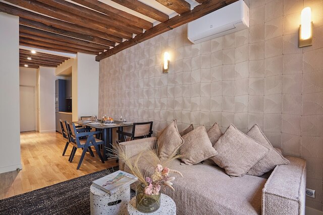 ニュー アパートメント センター オブ パリ プラス ドゥ ラ ブルス