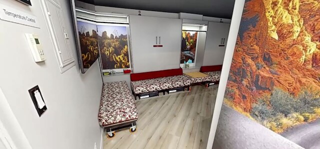 LVストリップハウス コンドス スリープス アップ トゥ 14