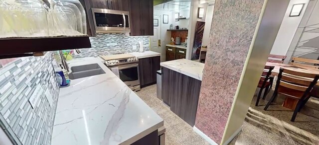 LVストリップハウス コンドス スリープス アップ トゥ 14