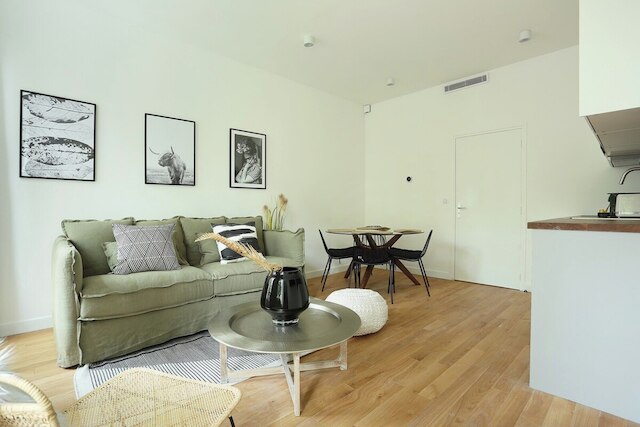 ラブリー アンド ニュー アパートメント センター オブ パリ