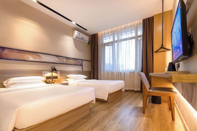 Rest Comfort Hotel (Zhoujiazui Rd. Branch)
