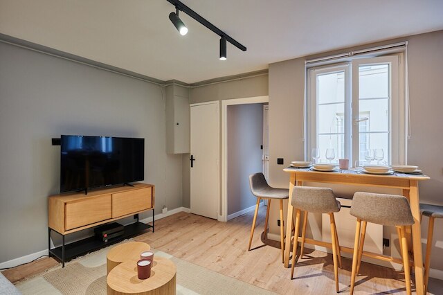 ベリー チャーミング アパートメント ルーブル パレ ロイヤル