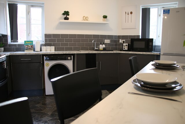 3 ベッドルーム ハウス クローズ トゥ シティ センター/ フリー パーキング