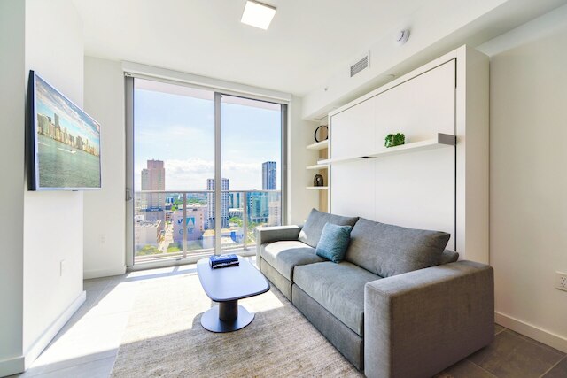 ブレステイキング ダウンタウン マイアミ アパート