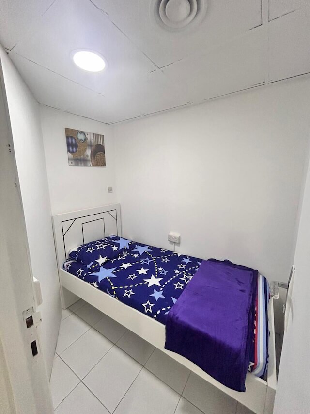 ユニセックス シングル パーティション ルームズ