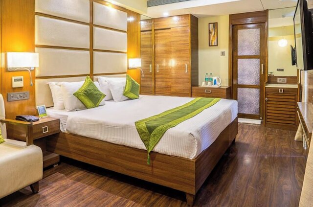 ゴルームゴ スーパー イン アルモアーズ アーメダバード