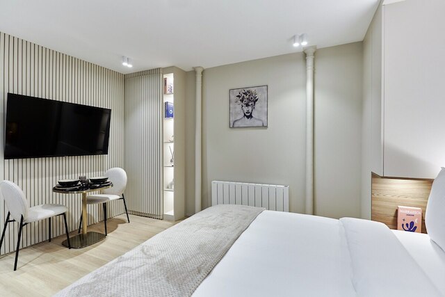 サブライム アンド ニュー スタジオ センター オブ パリス