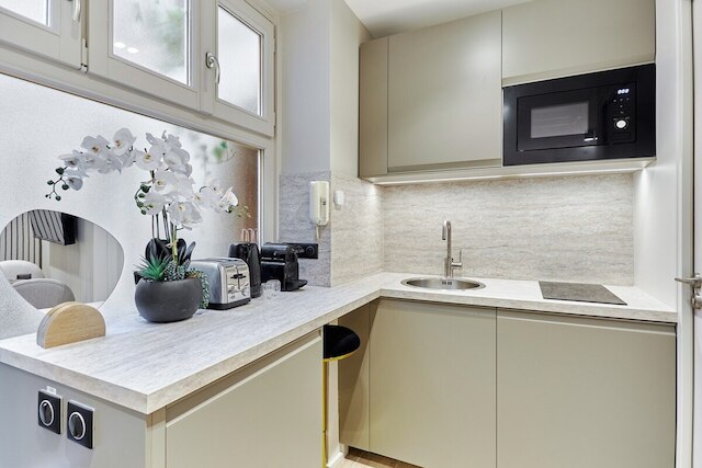 サブライム アンド ニュー スタジオ センター オブ パリス