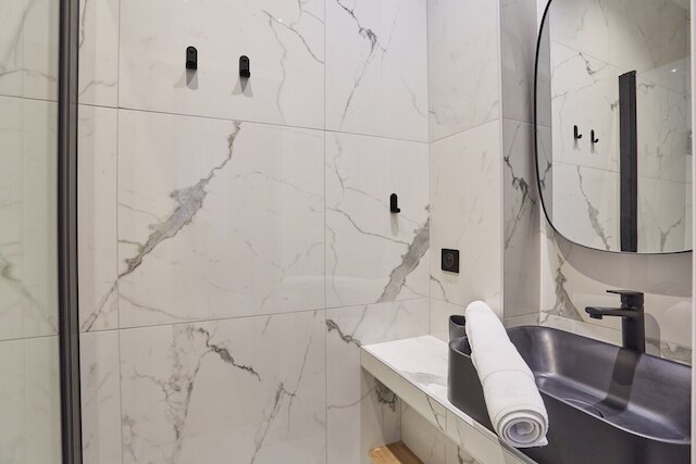 ニュー アパートメント センター オブ パリ プラス ドゥ ラ ブルス