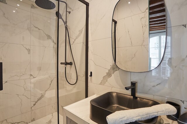 ニュー アパートメント センター オブ パリ プラス ドゥ ラ ブルス