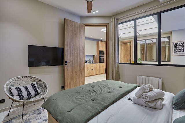 エクセプショナル アパートメント ニア モンマルトル 10 ピープル