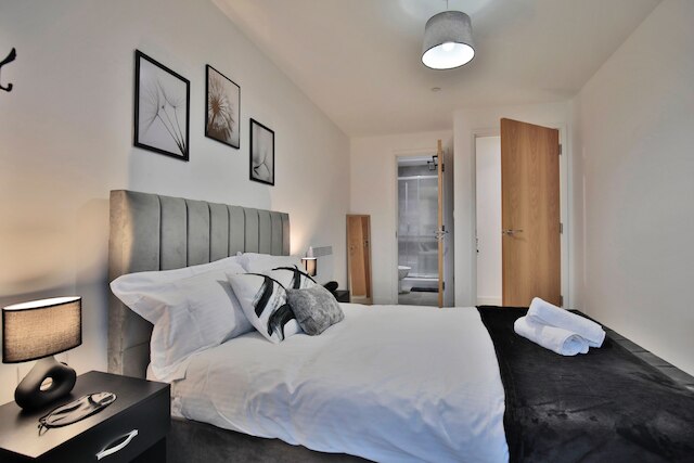 マンチェスター - 2-ベッド アパートメント - スリープス 4 - WiFi